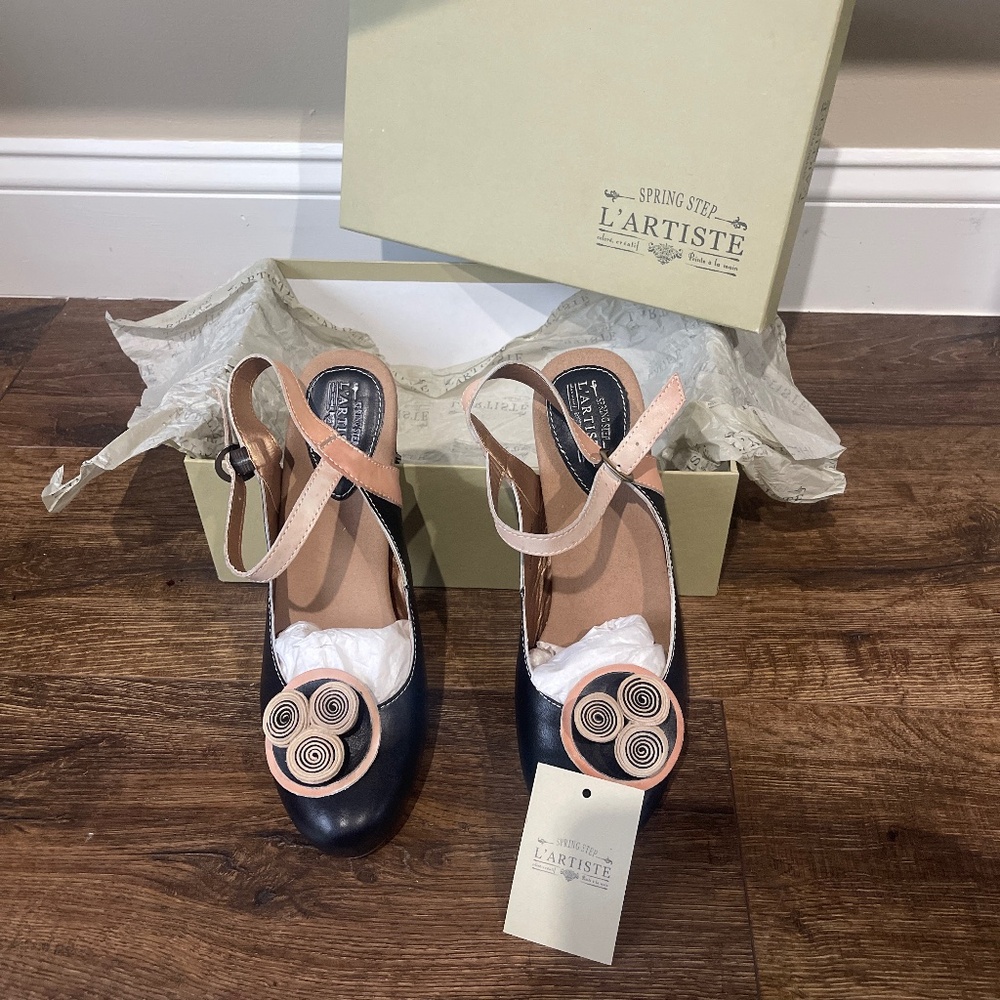 Spring Step L’Artiste Mary Jane Heels Black with Spiral Rosette Detail -Size 9